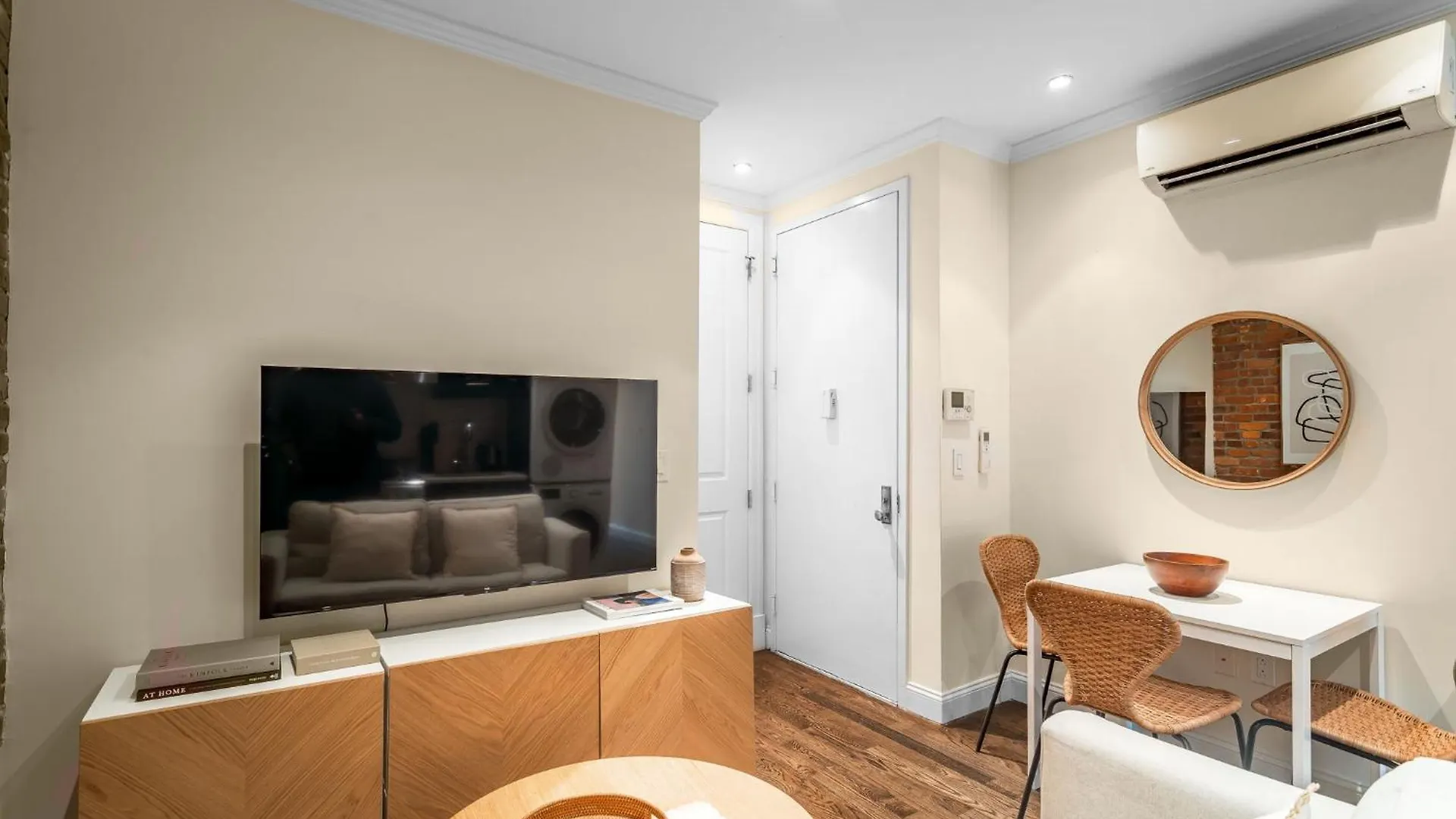 Contactos de Modern And Charming 3Br 1Ba Steps From Central Park